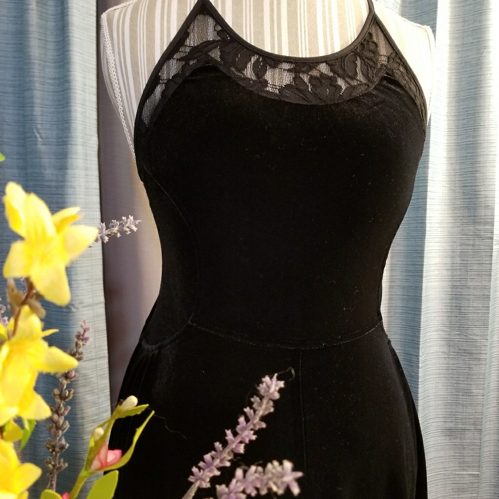 🌻🌺🌻FREE PEOPLE NIGHTSHADE VELVET & LACE DRESS!! - Picture 5 of 8